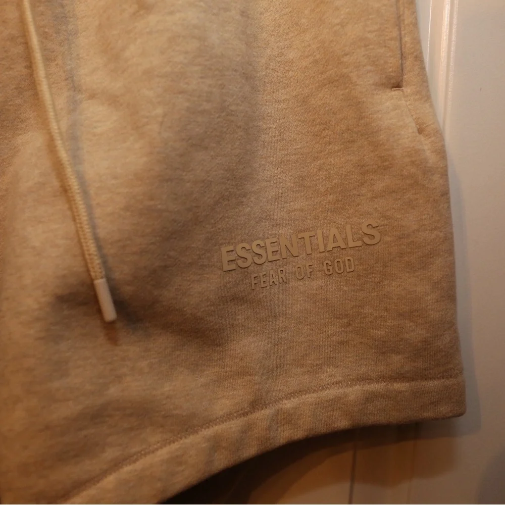 Fear of God Essentials Shorts - Picture 2 of 5